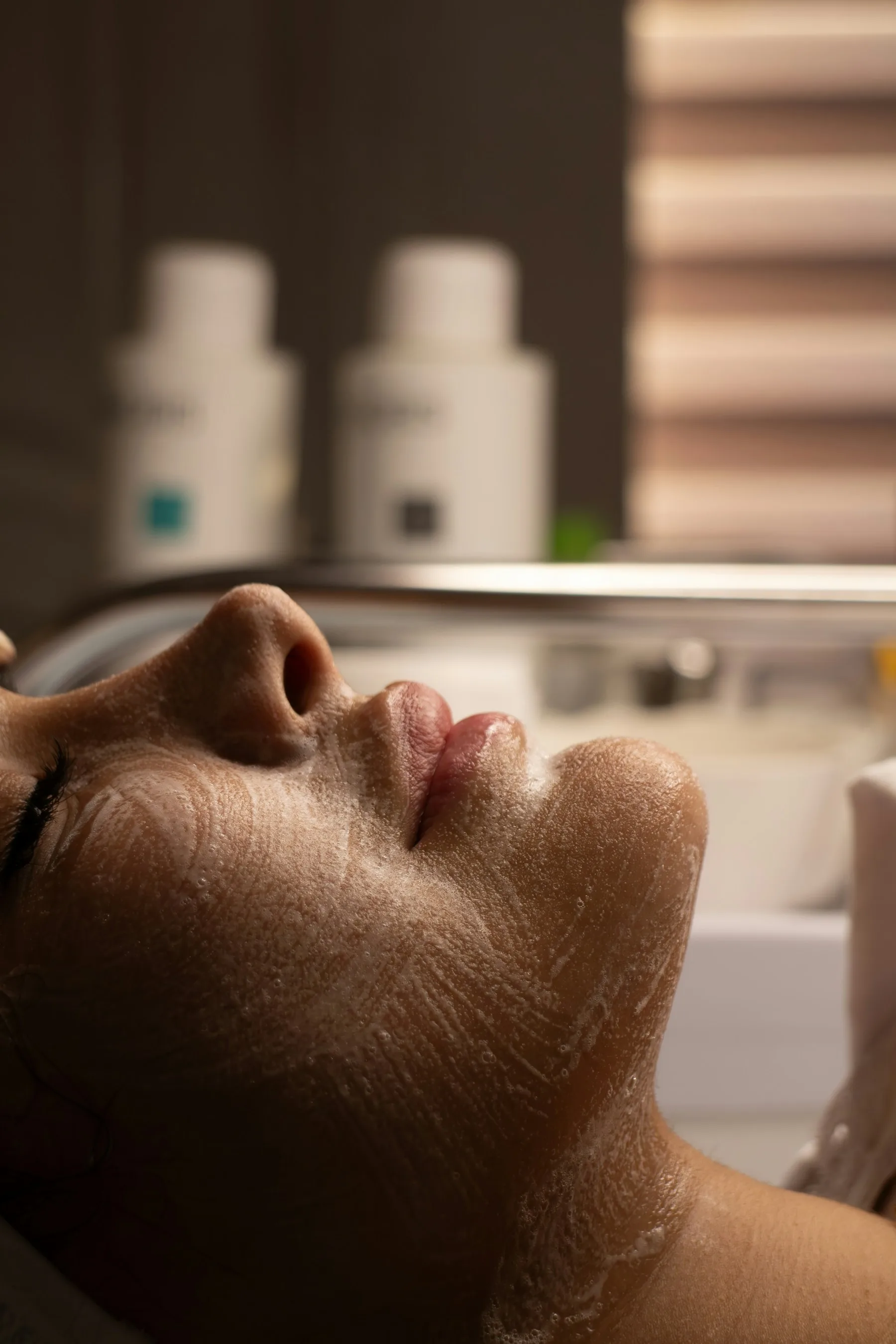 Soin esthétique réalisé avec précision